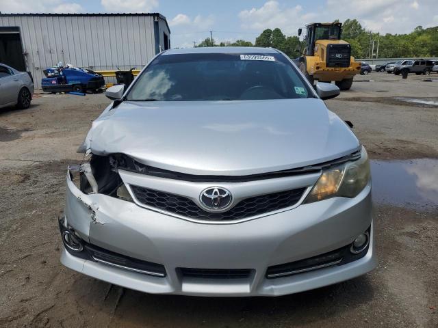  TOYOTA CAMRY 2014 Srebrny