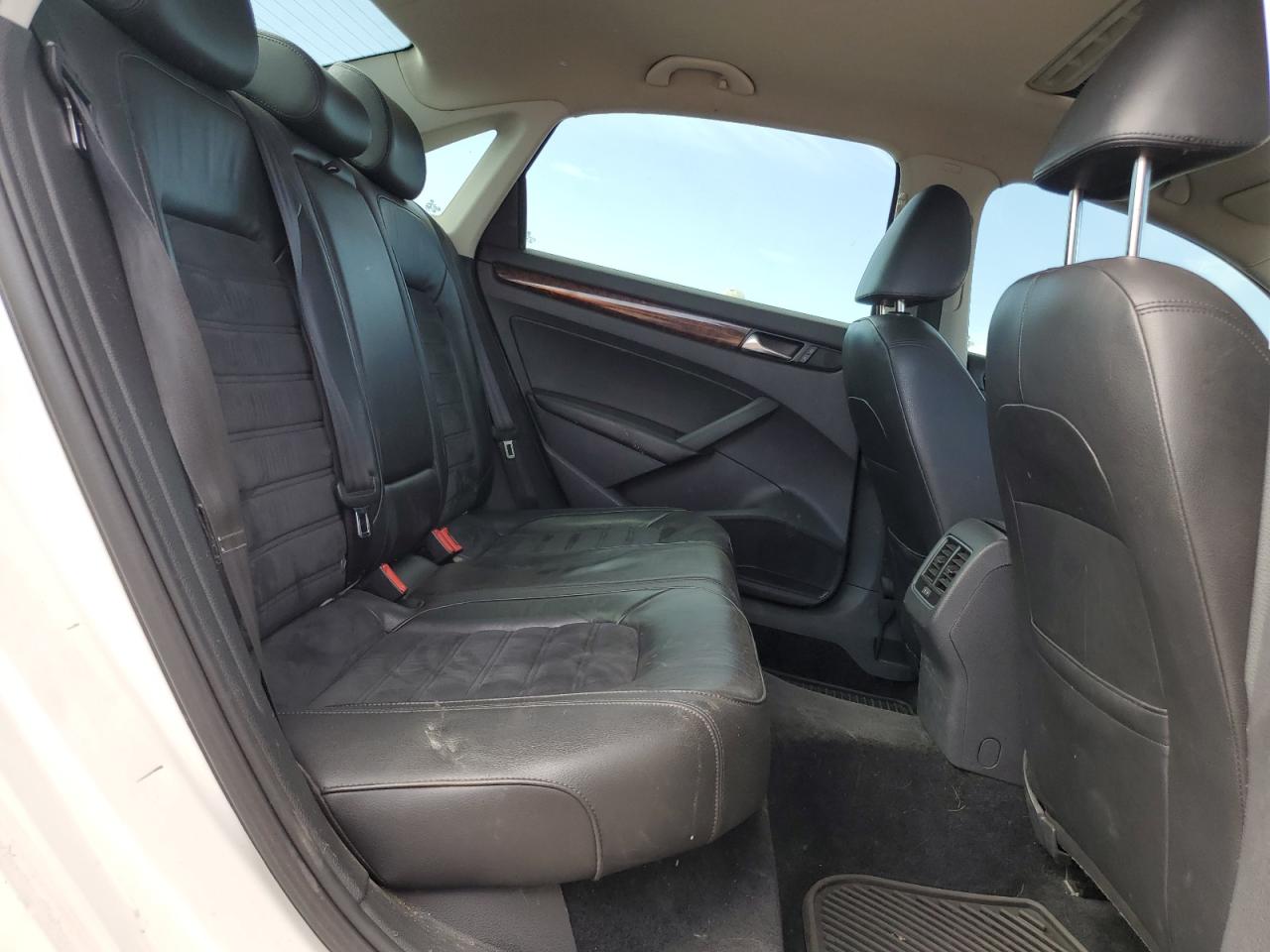 2013 Volkswagen Passat Sel VIN: 1VWCN7A35DC089775 Lot: 65277155