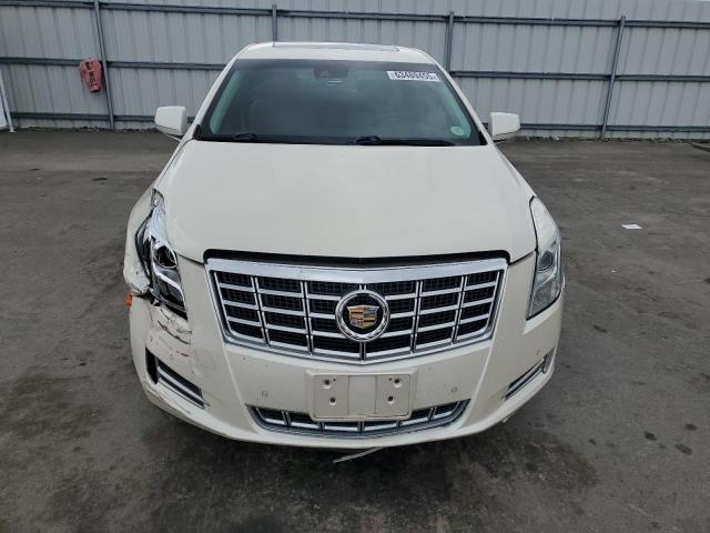  CADILLAC XTS 2013 Белы