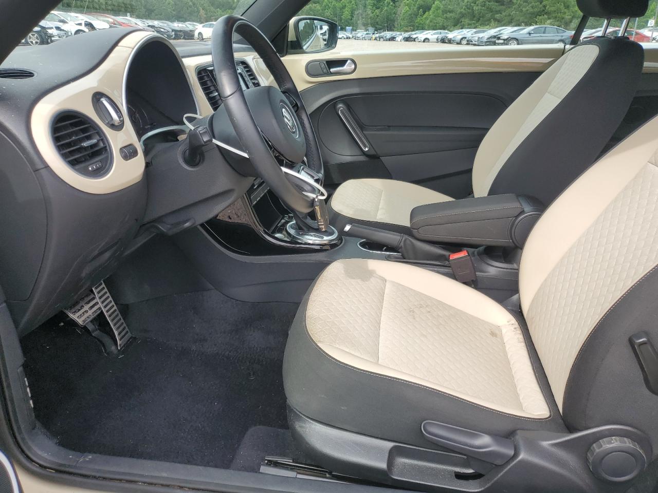 2019 Volkswagen Beetle S VIN: 3VW5DAAT3KM500286 Lot: 63219395