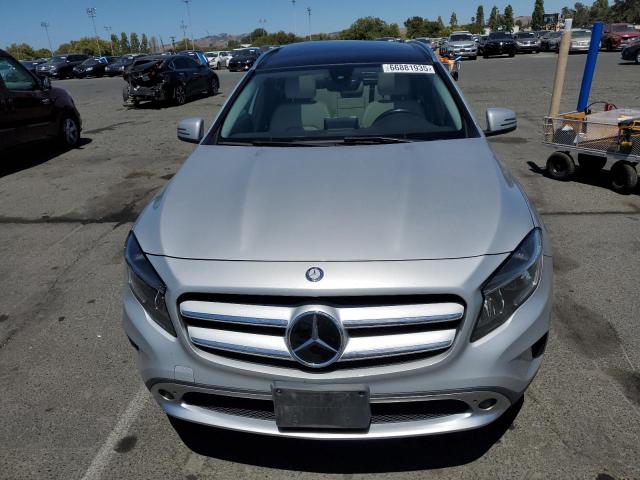 Parquets MERCEDES-BENZ GLA-CLASS 2016 Srebrny