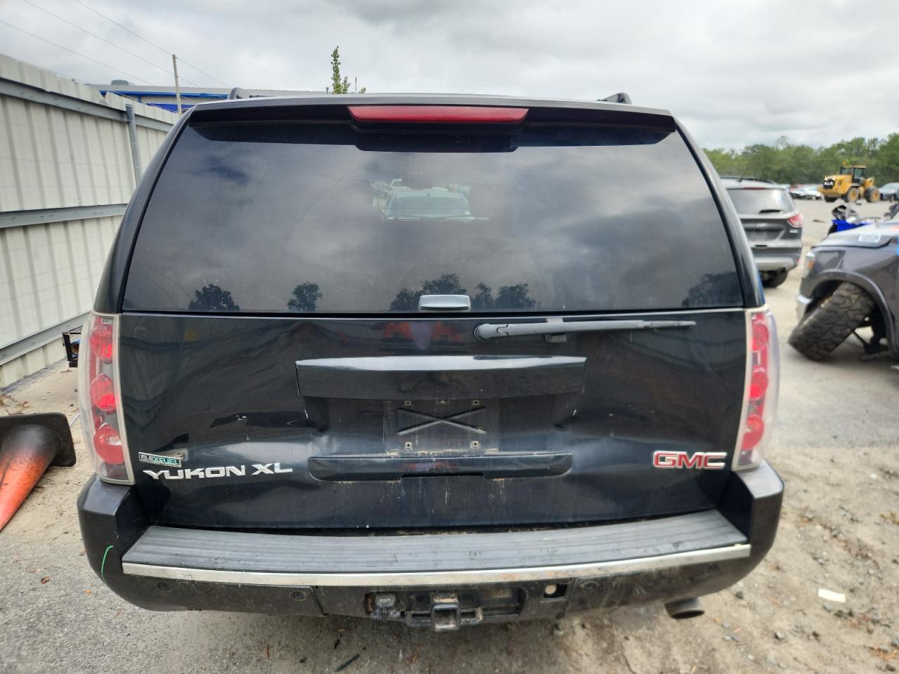 2011 GMC Yukon Xl Denali VIN: 1GKS2MEF9BR165913 Lot: 62501115