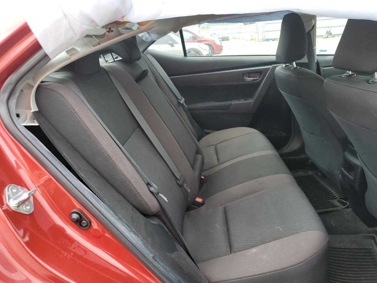 2018 Toyota Corolla L VIN: 2T1BURHE6JC045565 Lot: 65289335