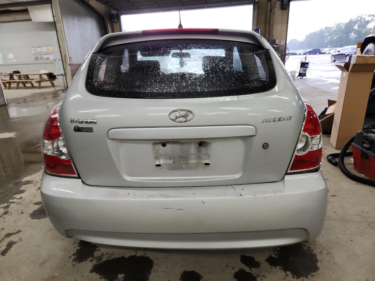 2008 Hyundai Accent Gs VIN: KMHCM36C88U058636 Lot: 64606975