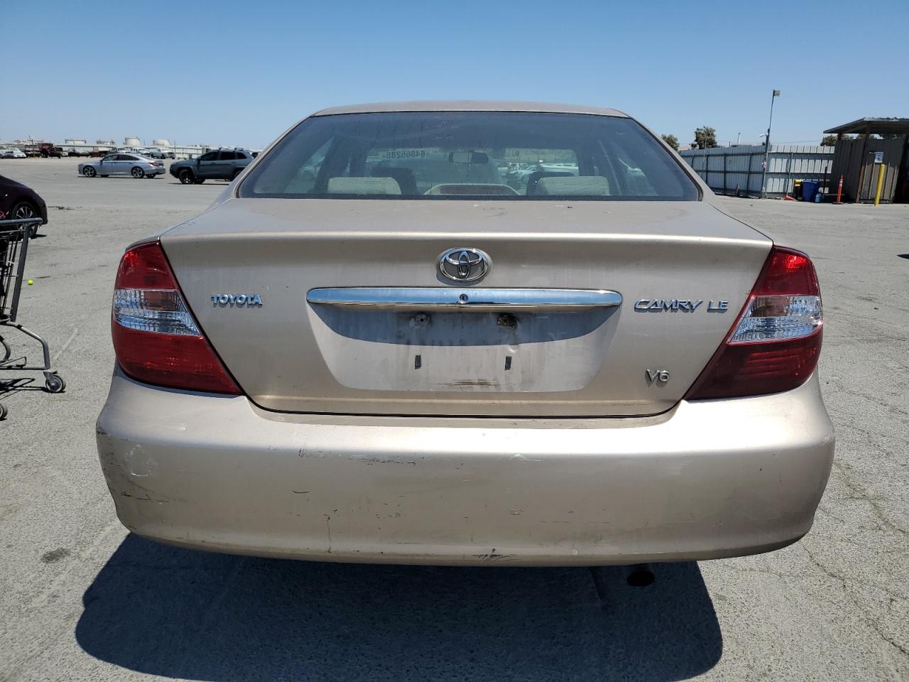 2002 Toyota Camry Le VIN: 4T1BF30K42U028529 Lot: 64865285