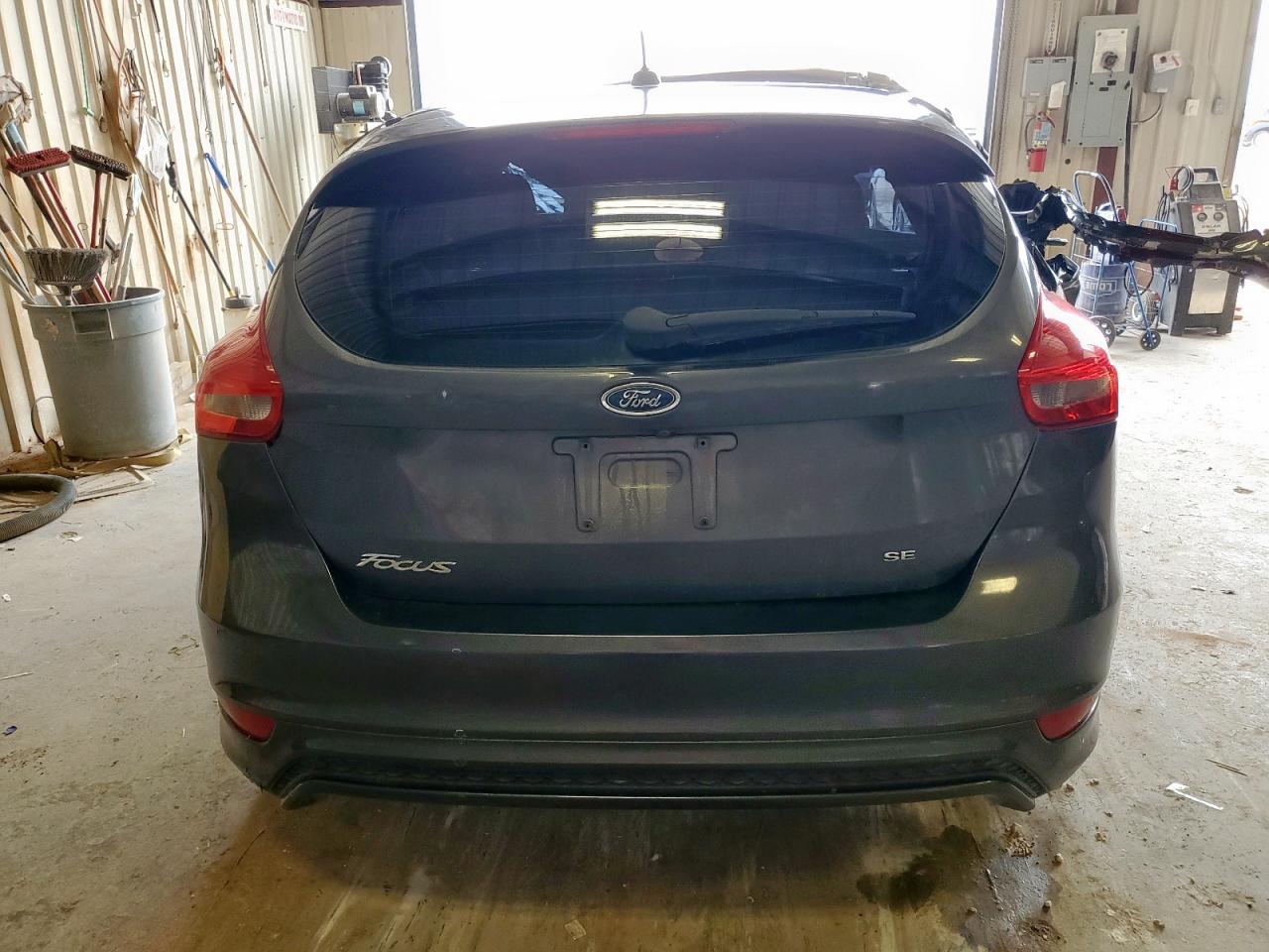 2015 Ford Focus Se VIN: 1FADP3K25FL221300 Lot: 63122185
