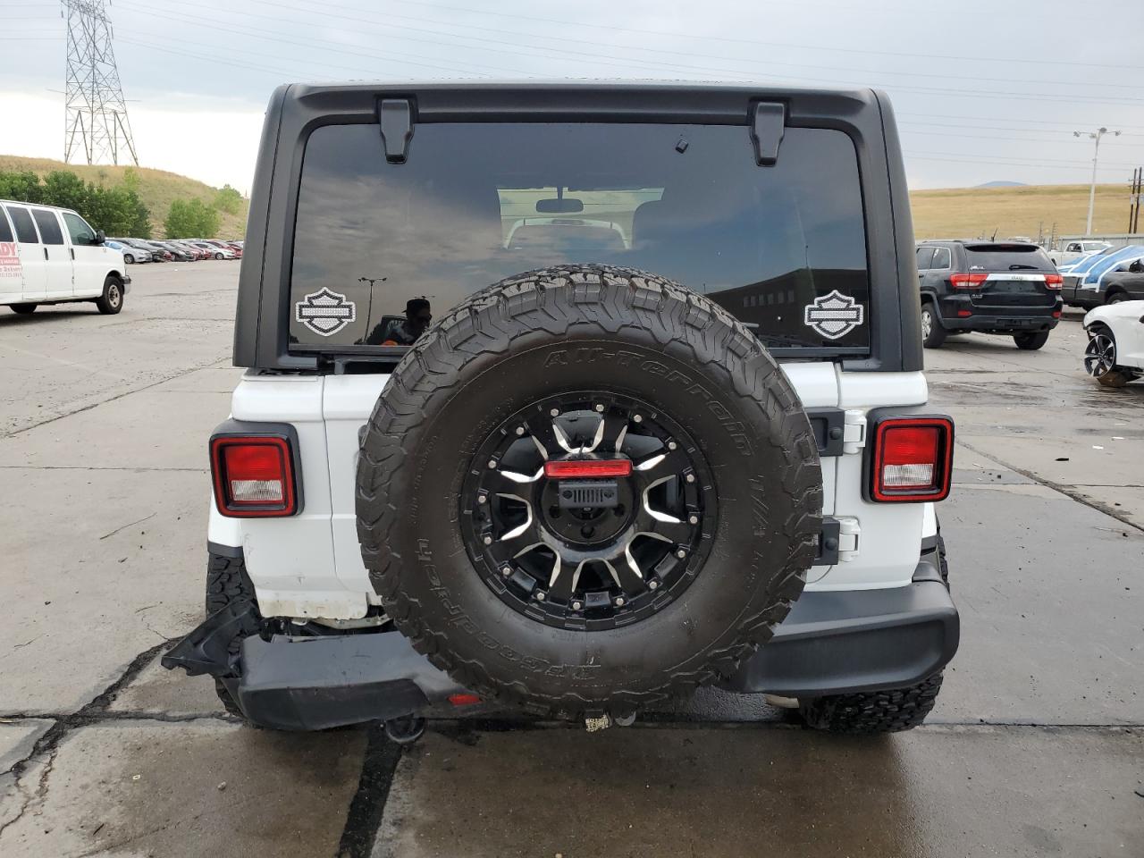 2018 Jeep Wrangler Unlimited Sahara VIN: 1C4HJXEN5JW245923 Lot: 64759585