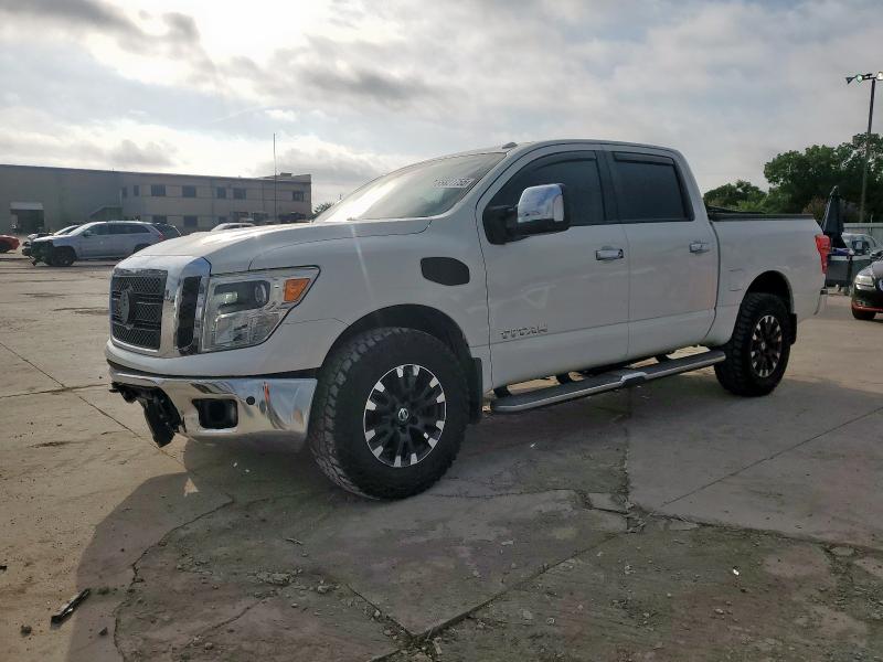  NISSAN TITAN 2017 Белы