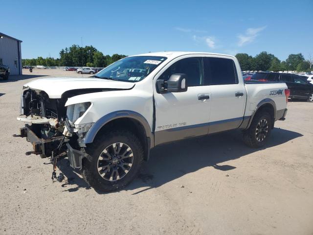  NISSAN TITAN 2019 Biały