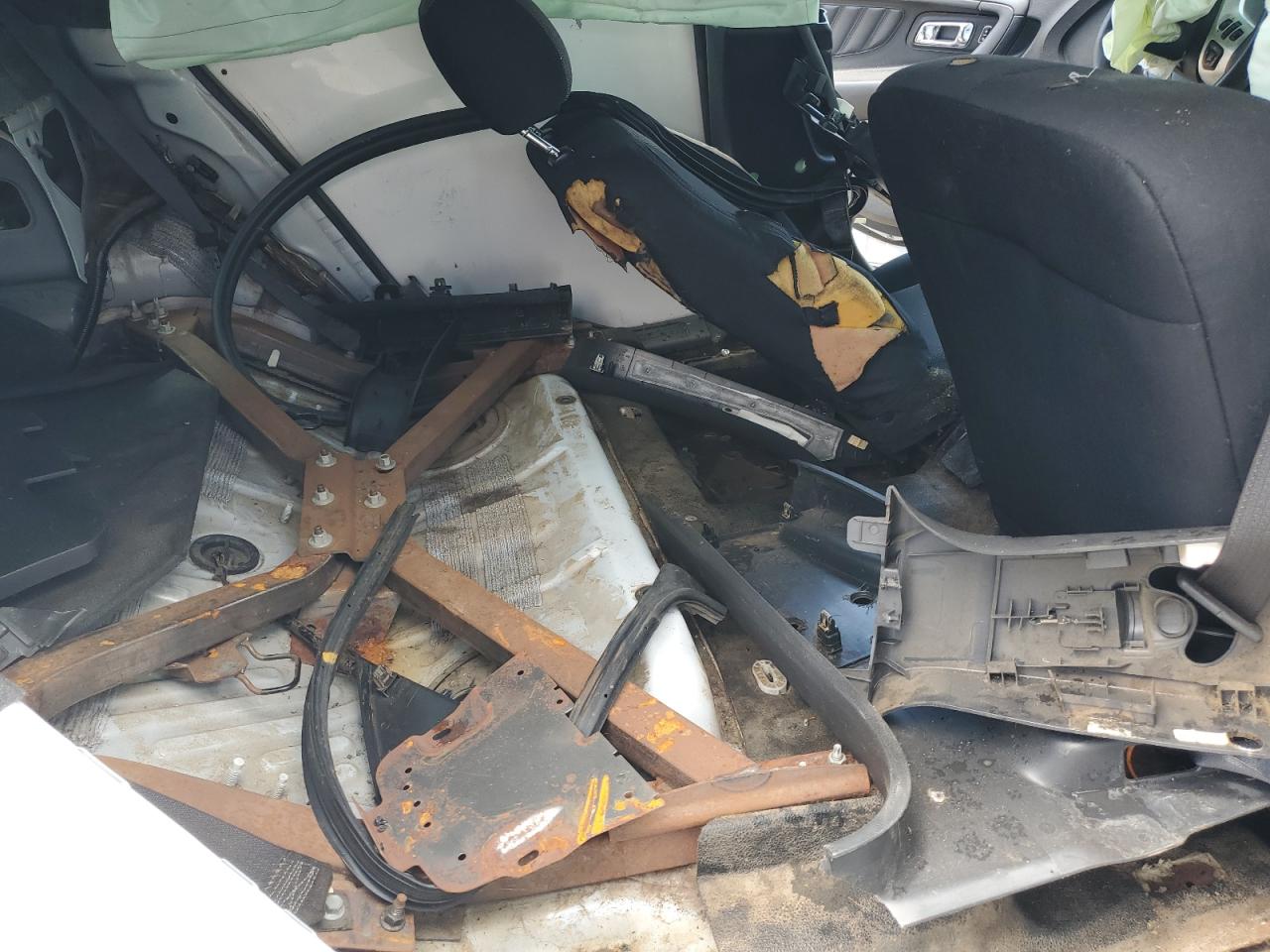 2004 Ford Taurus Se VIN: 1FAFP53UX4A113395 Lot: 63422175