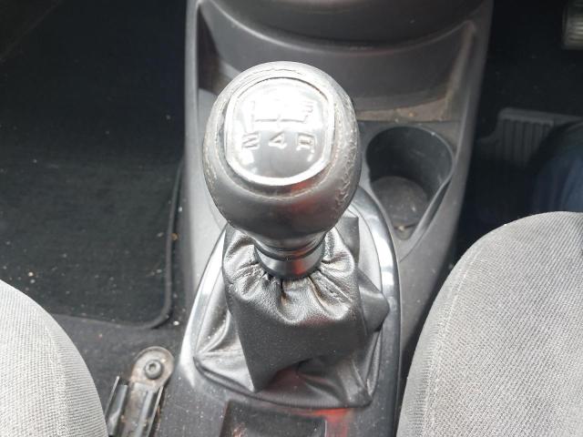 2004 FORD FOCUS GHIA