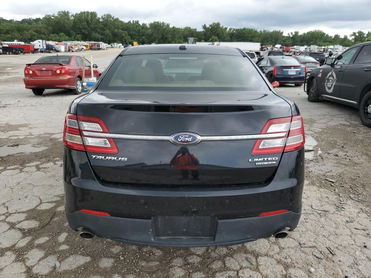 2017 Ford Taurus Limited VIN: 1FAHP2F81HG126187 Lot: 65417865