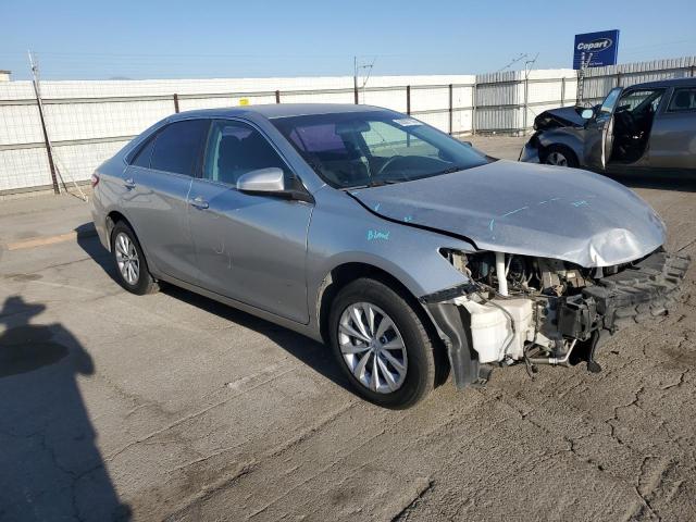  TOYOTA CAMRY 2016 Srebrny