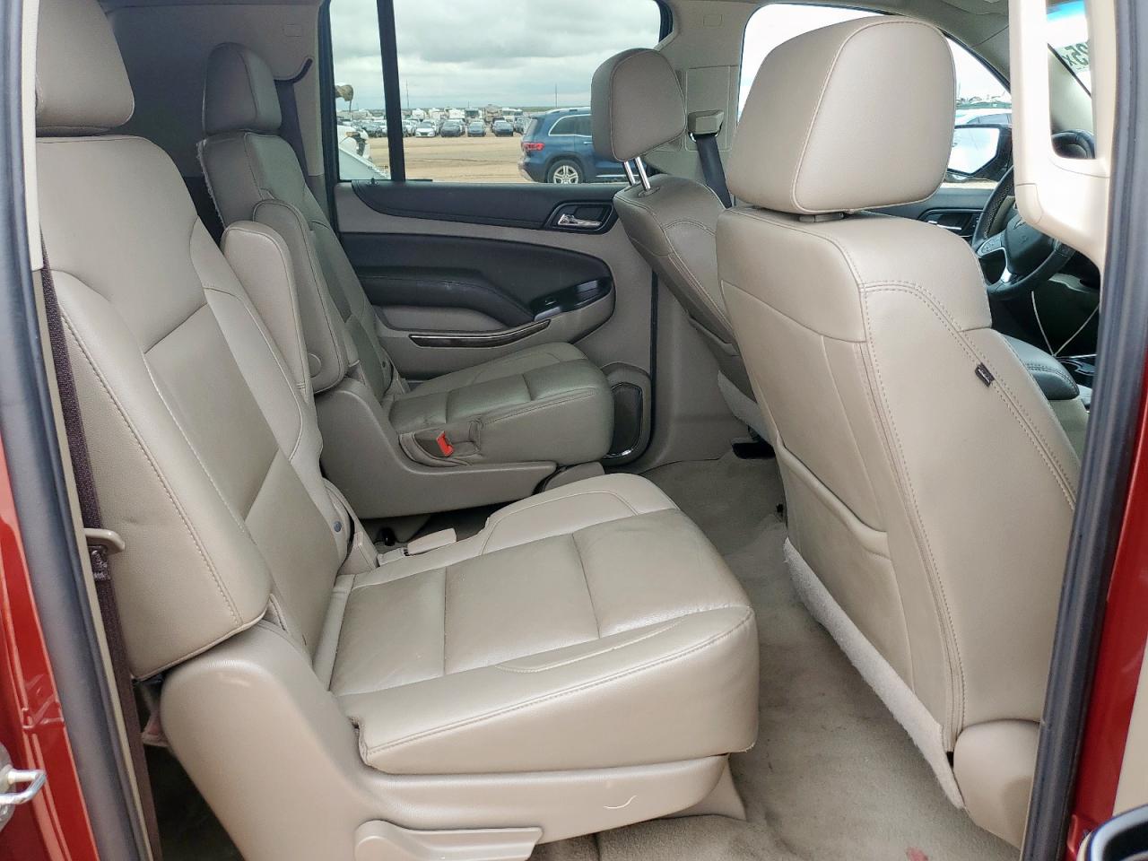 2019 Chevrolet Suburban C1500 Lt VIN: 1GNSCHKC1KR338809 Lot: 62541525