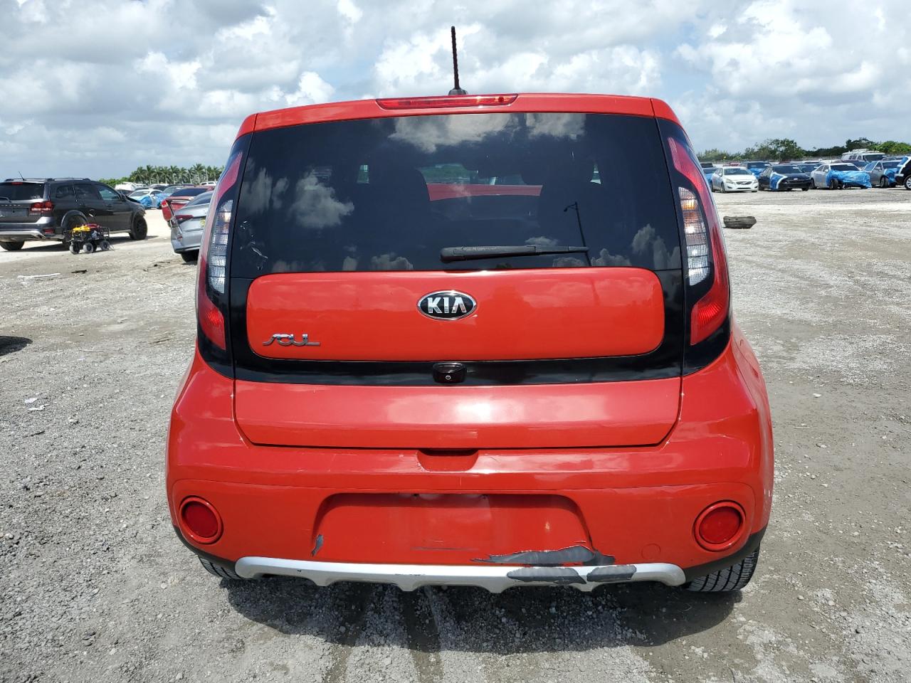 2018 Kia Soul + VIN: KNDJP3A50J7517982 Lot: 65599055