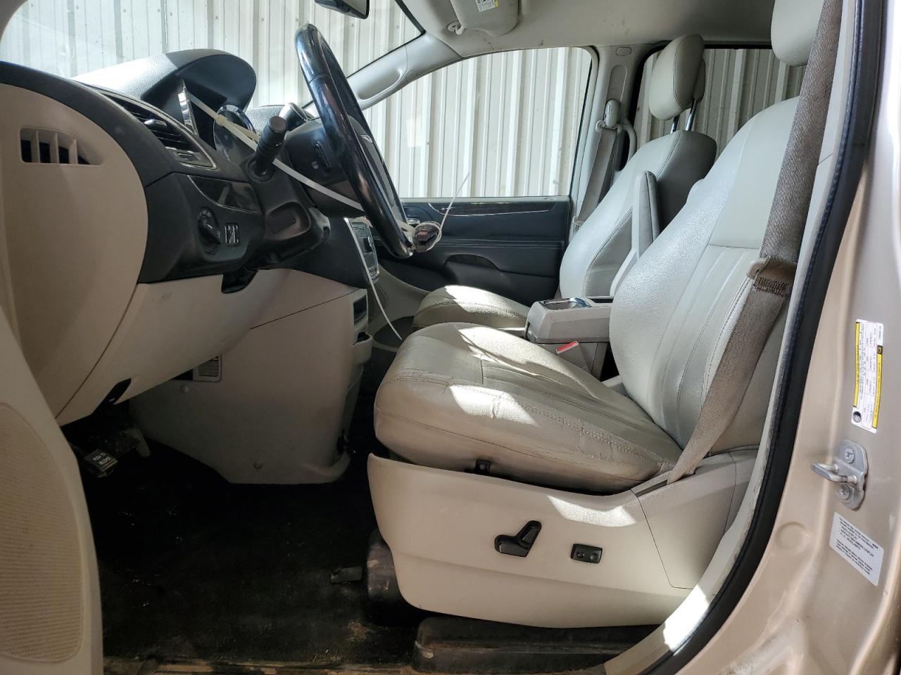 2015 Chrysler Town & Country Touring VIN: 2C4RC1BG7FR596110 Lot: 64843075