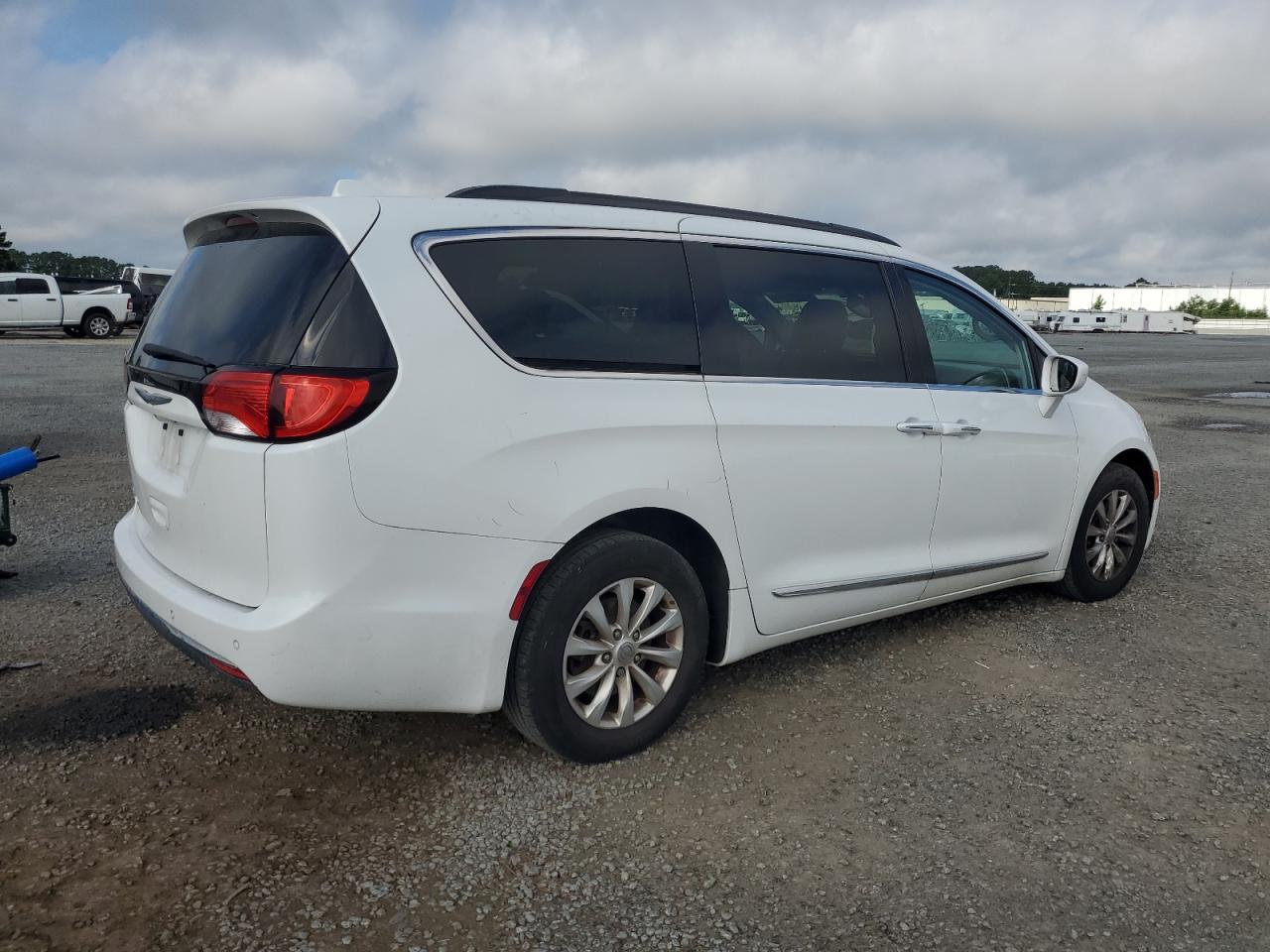 2017 Chrysler Pacifica Touring L VIN: 2C4RC1BG0HR524619 Lot: 64071185