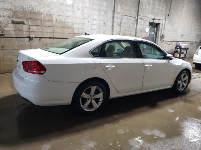 Sedans VOLKSWAGEN PASSAT 2012 White