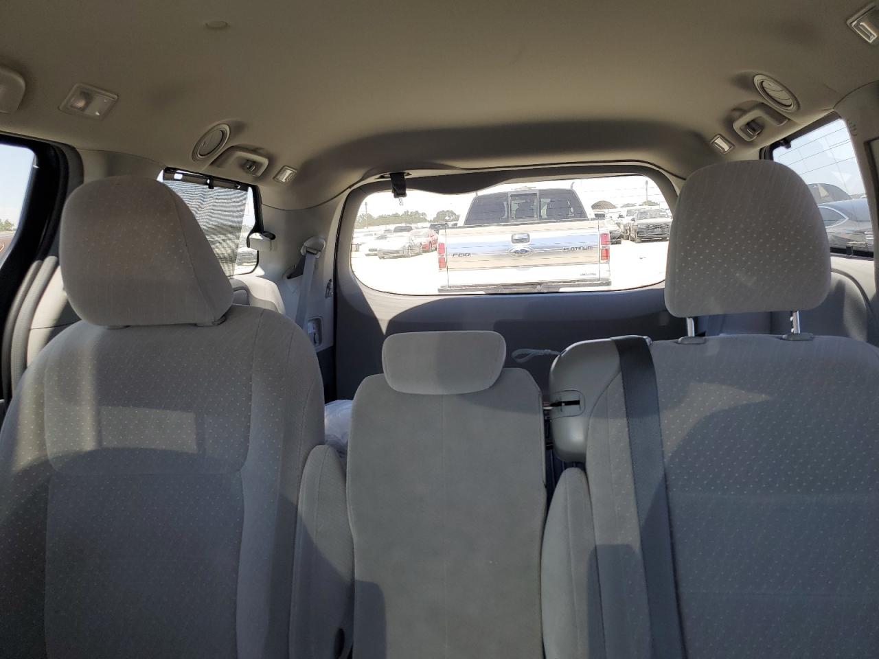 2018 Toyota Sienna Le VIN: 5TDKZ3DC5JS940670 Lot: 63253685