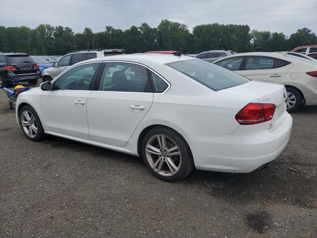 Sedans VOLKSWAGEN PASSAT 2014 Biały