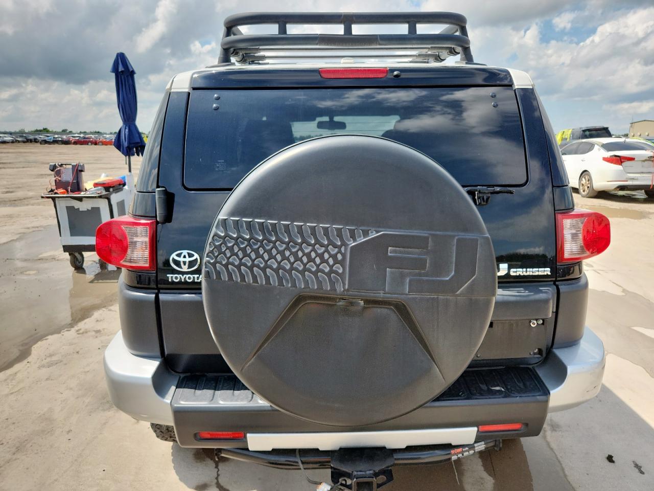 2011 Toyota Fj Cruiser VIN: JTEZU4BF2BK010858 Lot: 64424355