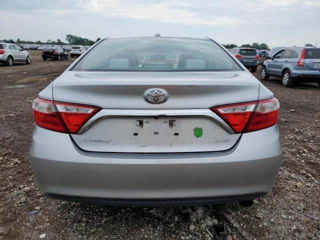 TOYOTA CAMRY 2017 Srebrny