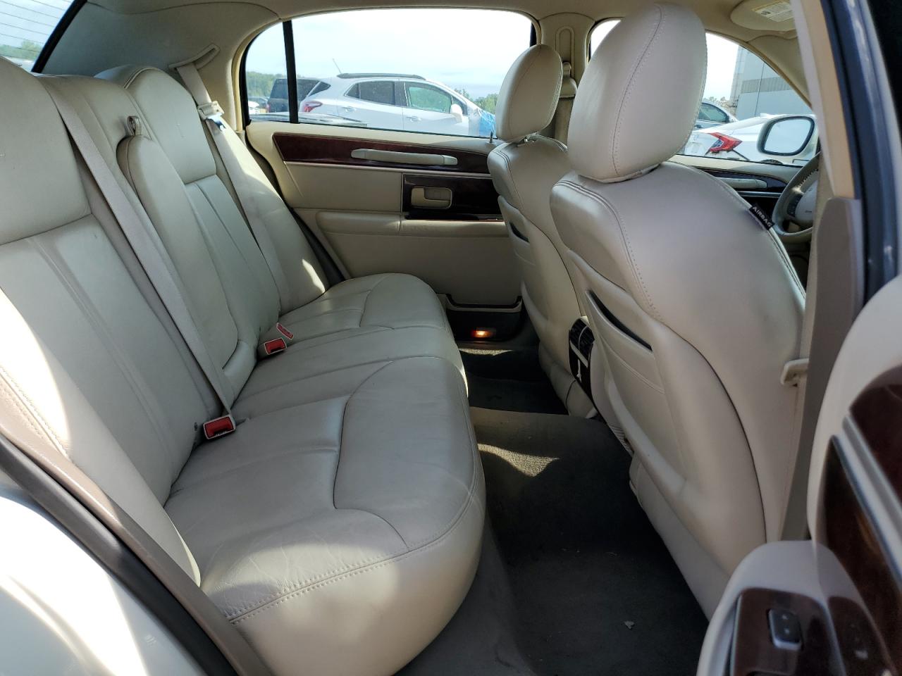 2005 Lincoln Town Car Signature Limited VIN: 1LNHM82W95Y664468 Lot: 64759265