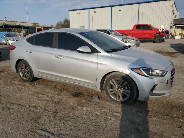 Седани HYUNDAI ELANTRA 2017 Сріблястий