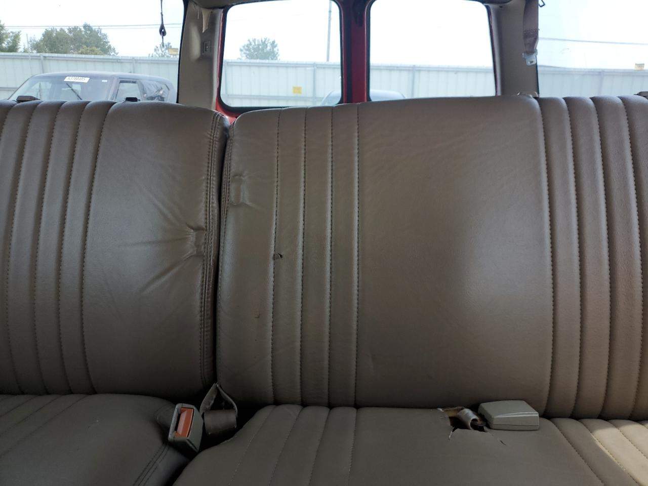 1999 Chevrolet Suburban C1500 VIN: 1GNEC16R4XJ327036 Lot: 63618895