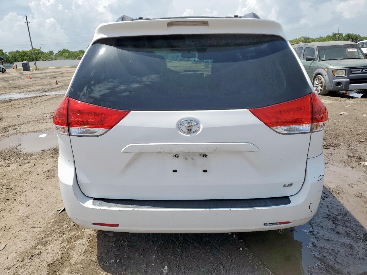 2011 Toyota Sienna Le VIN: 5TDKK3DC7BS174124 Lot: 64702675