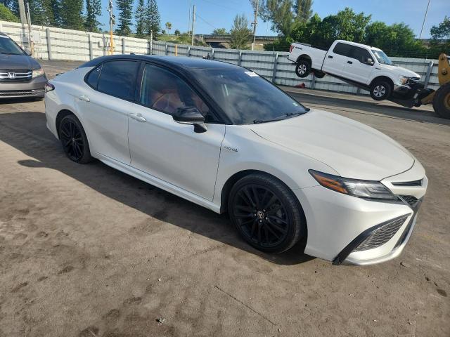  TOYOTA CAMRY 2021 Biały
