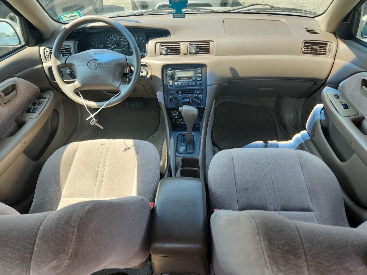 1999 Toyota Camry Ce VIN: 4T1BG22K0XU598300 Lot: 63372995