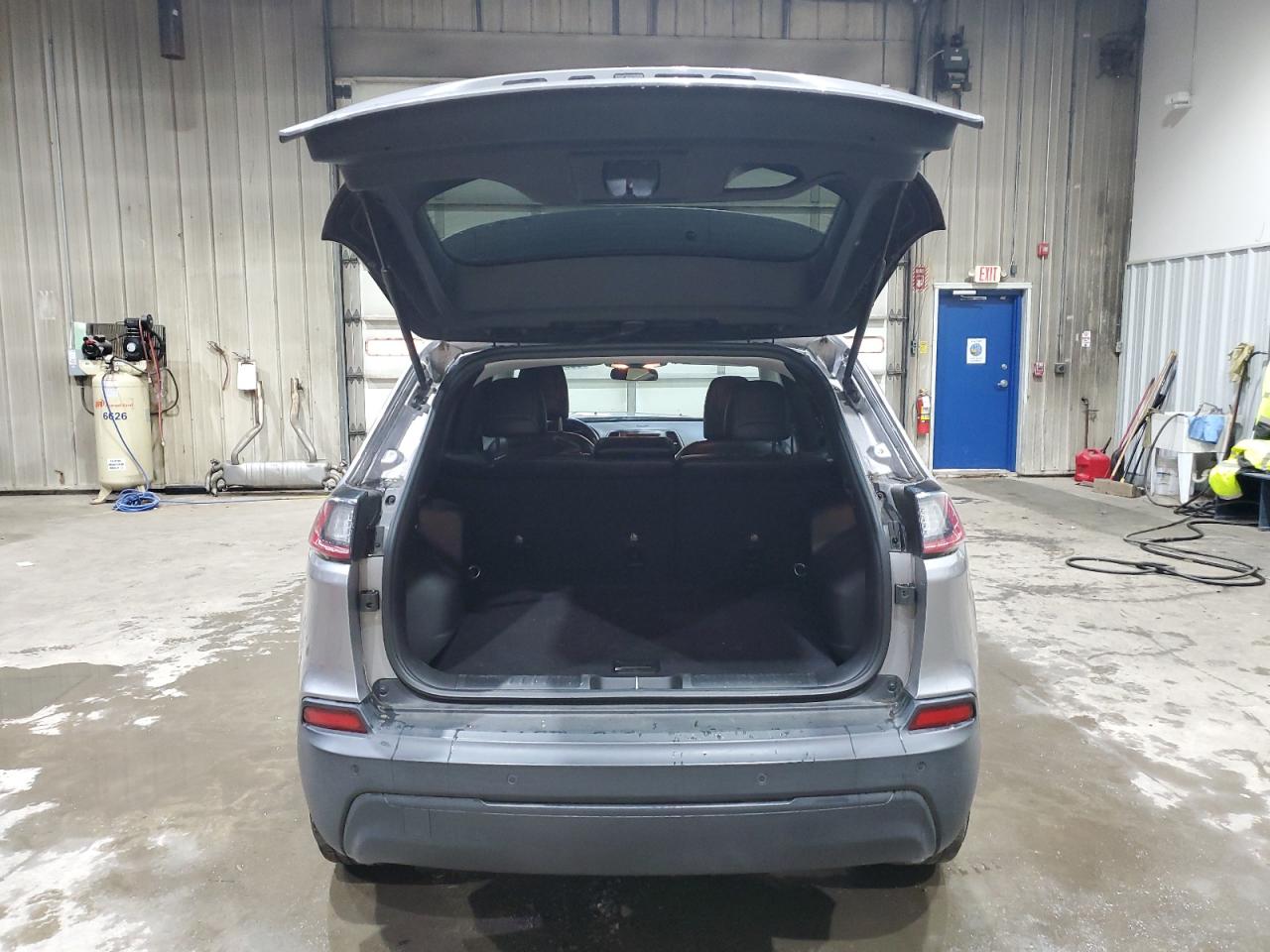 2019 Jeep Cherokee Latitude Plus VIN: 1C4PJMLB1KD288543 Lot: 66951545