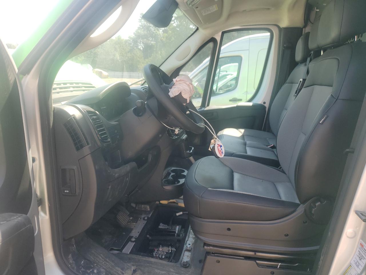 2025 Ram Promaster 2500 2500 High VIN: 3C6LRVDGXSE500675 Lot: 63282915