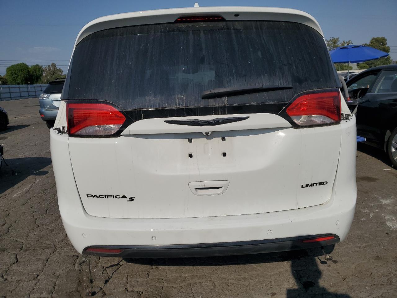 2018 Chrysler Pacifica Limited VIN: 2C4RC1GG2JR260947 Lot: 64089585