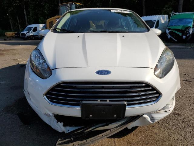Хэтчбеки FORD FIESTA 2016 Белы