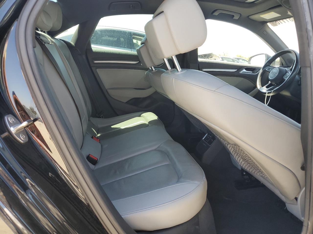 2017 Audi A3 Premium VIN: WAUAUGFF5H1040476 Lot: 63811165