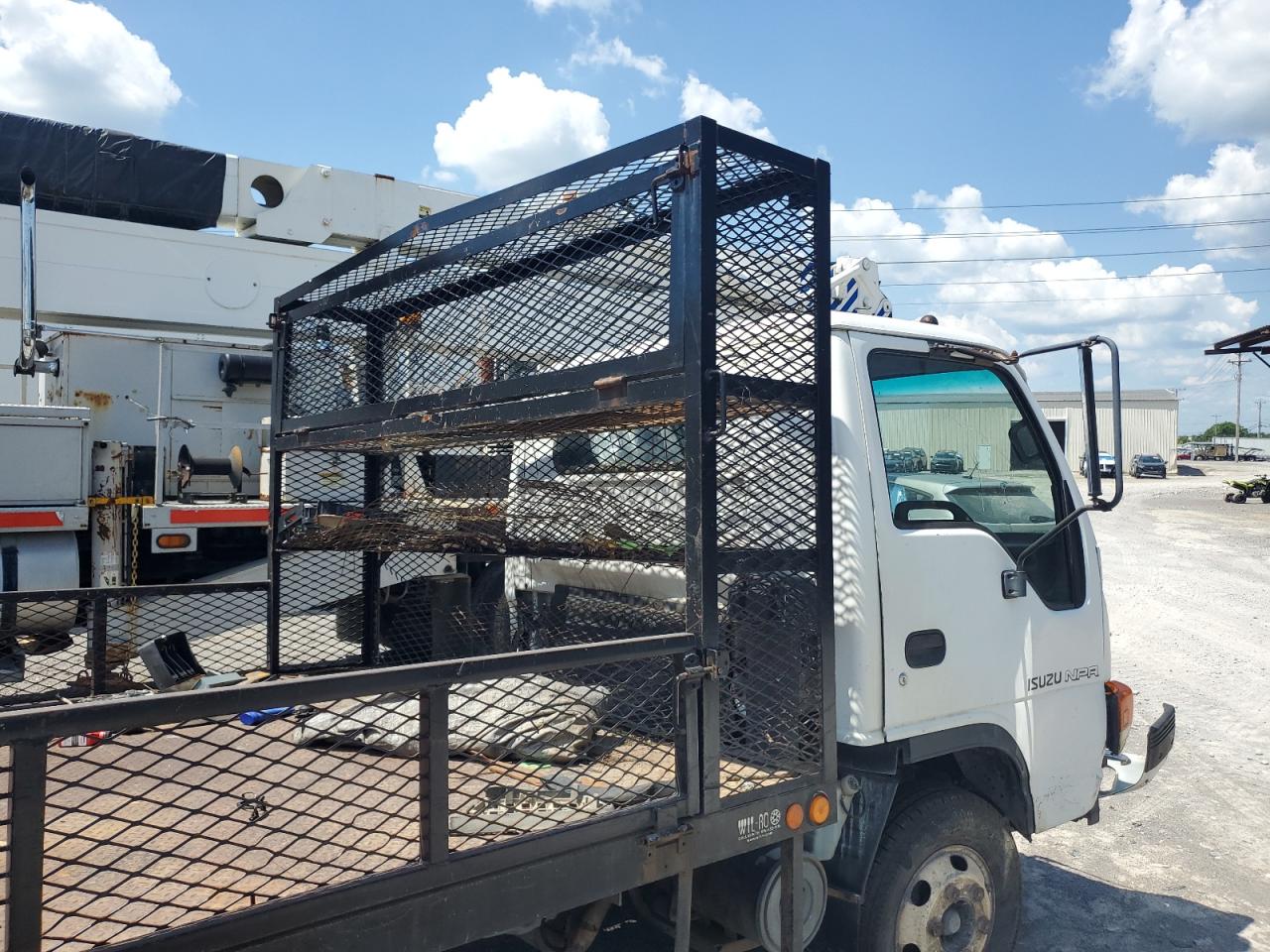 2001 Isuzu Npr VIN: 4KLB4B1R91J800572 Lot: 63245945