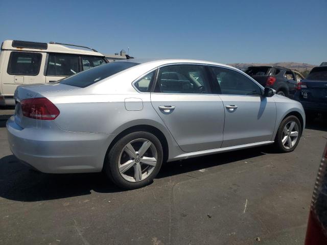  VOLKSWAGEN PASSAT 2012 Srebrny