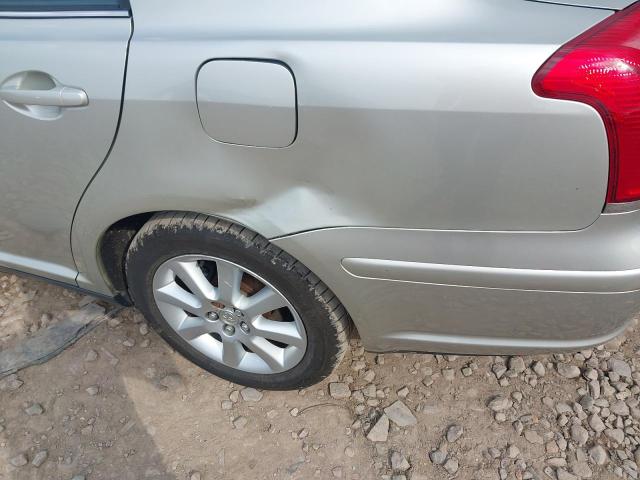 2005 TOYOTA AVENSIS T3