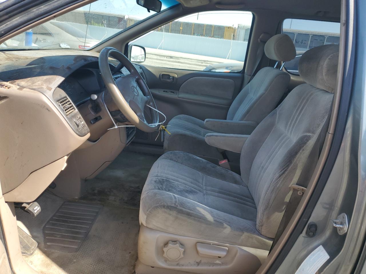 4t3zf13c6yu216055 4T3ZF13C6YU216055 2000 Toyota Sienna Le