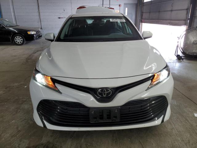  TOYOTA CAMRY 2019 Белы