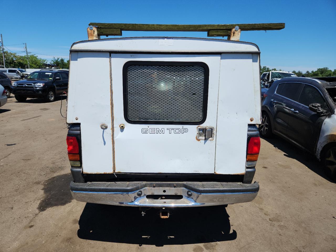 1998 Mazda B4000 Cab Plus VIN: 4F4YR16X9WTM01662 Lot: 64727615
