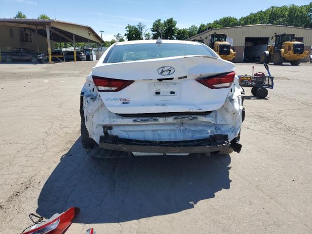  HYUNDAI ELANTRA 2018 Белы