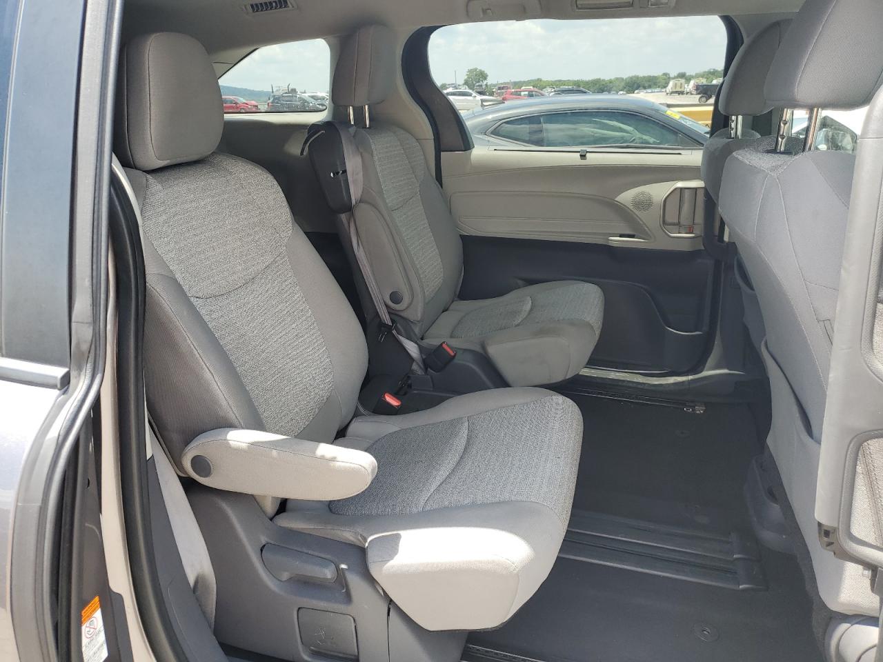 2021 Toyota Sienna Le VIN: 5TDKRKEC7MS028099 Lot: 64029815
