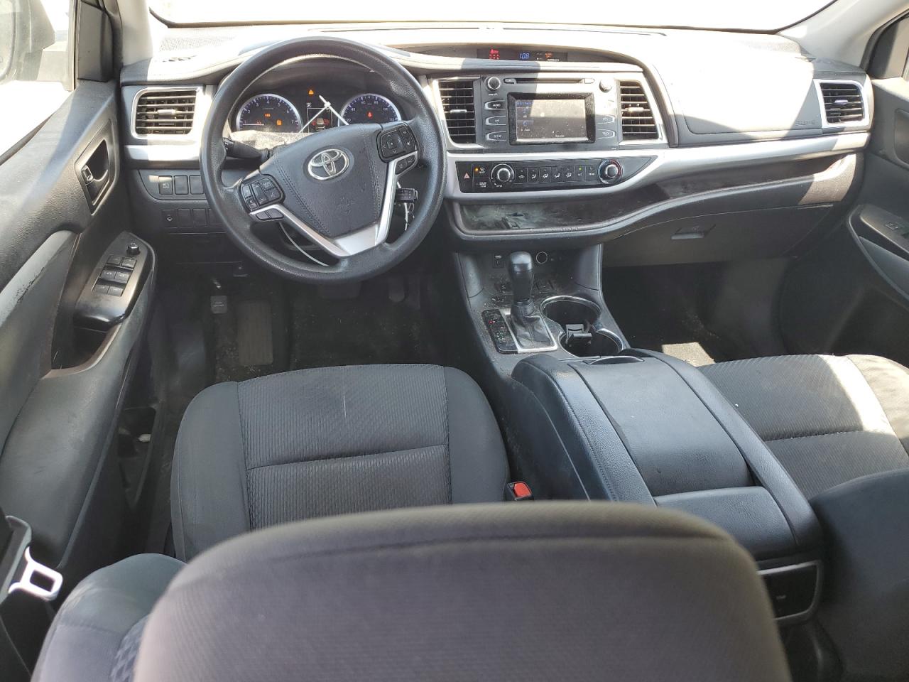 2019 Toyota Highlander Le VIN: 5TDZZRFHXKS320344 Lot: 64585195