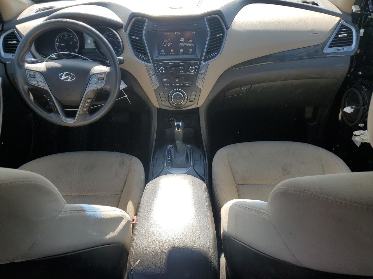 2017 Hyundai Santa Fe Se VIN: KM8SMDHF1HU220132 Lot: 63373465