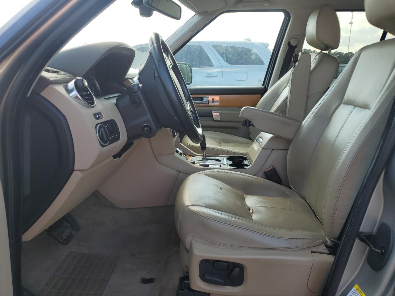 2011 Land Rover Lr4 Hse Luxury VIN: SALAK2D42BA558137 Lot: 63242525