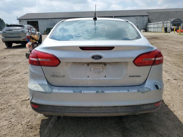 Sedans FORD FOCUS 2015 Srebrny