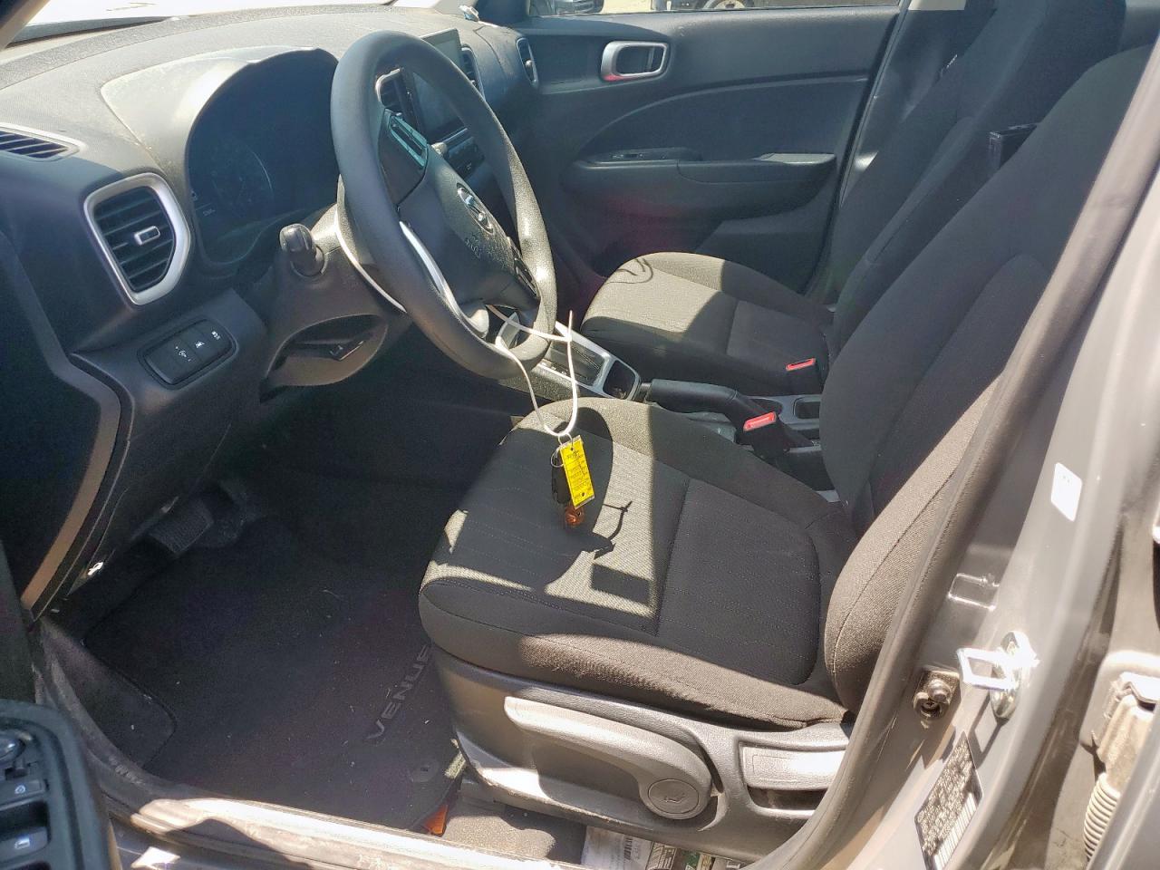 KMHRB8A34NU195413 2022 Hyundai Venue Se